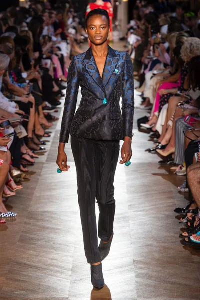 Look 16